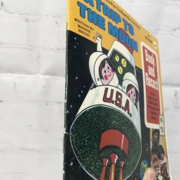 Vintage Peter Pan record and book 45 RPM "A Trip to the Moon" - Picture 9 of 9